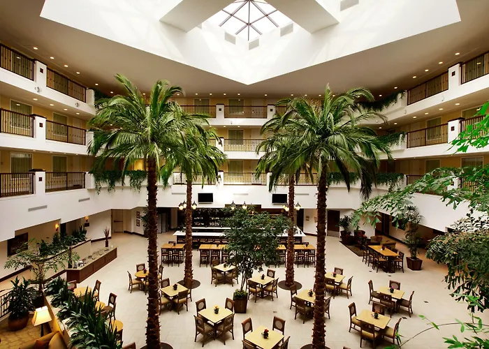 Embassy Suites La Quinta Hotel & Spa